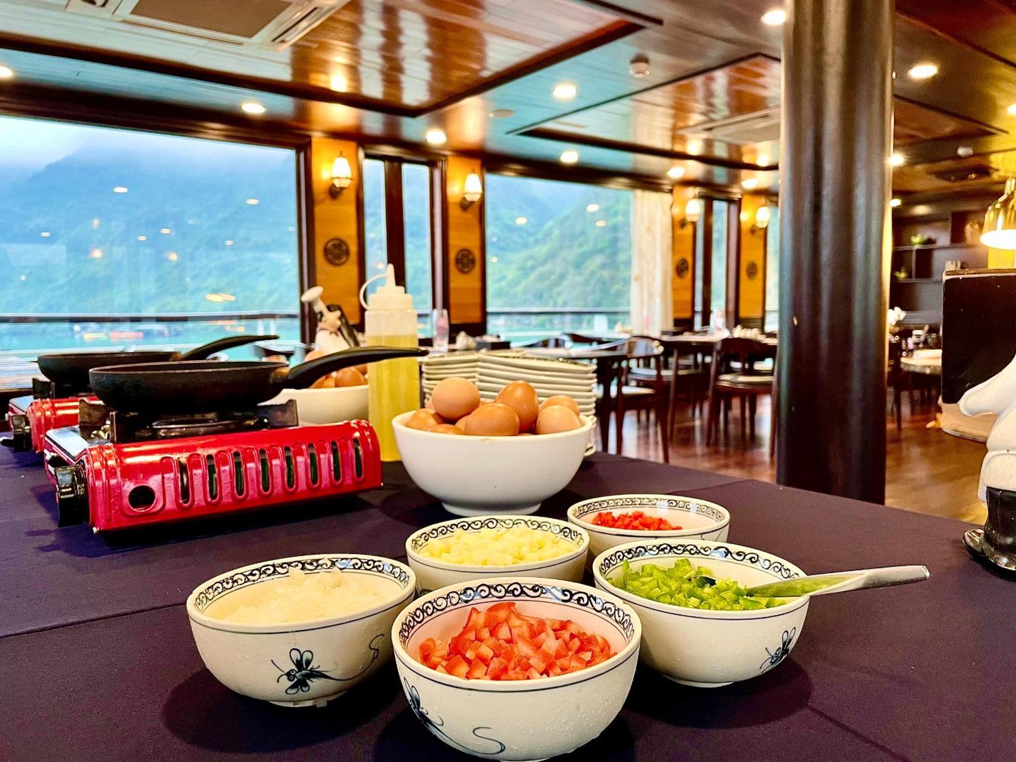 Hotel V'Spirit Cruise Ha Long Exteriér fotografie