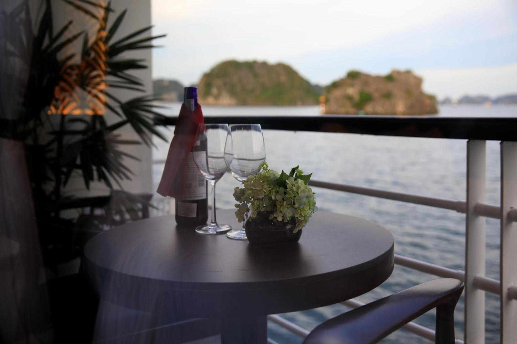 Hotel V'Spirit Cruise Ha Long Exteriér fotografie