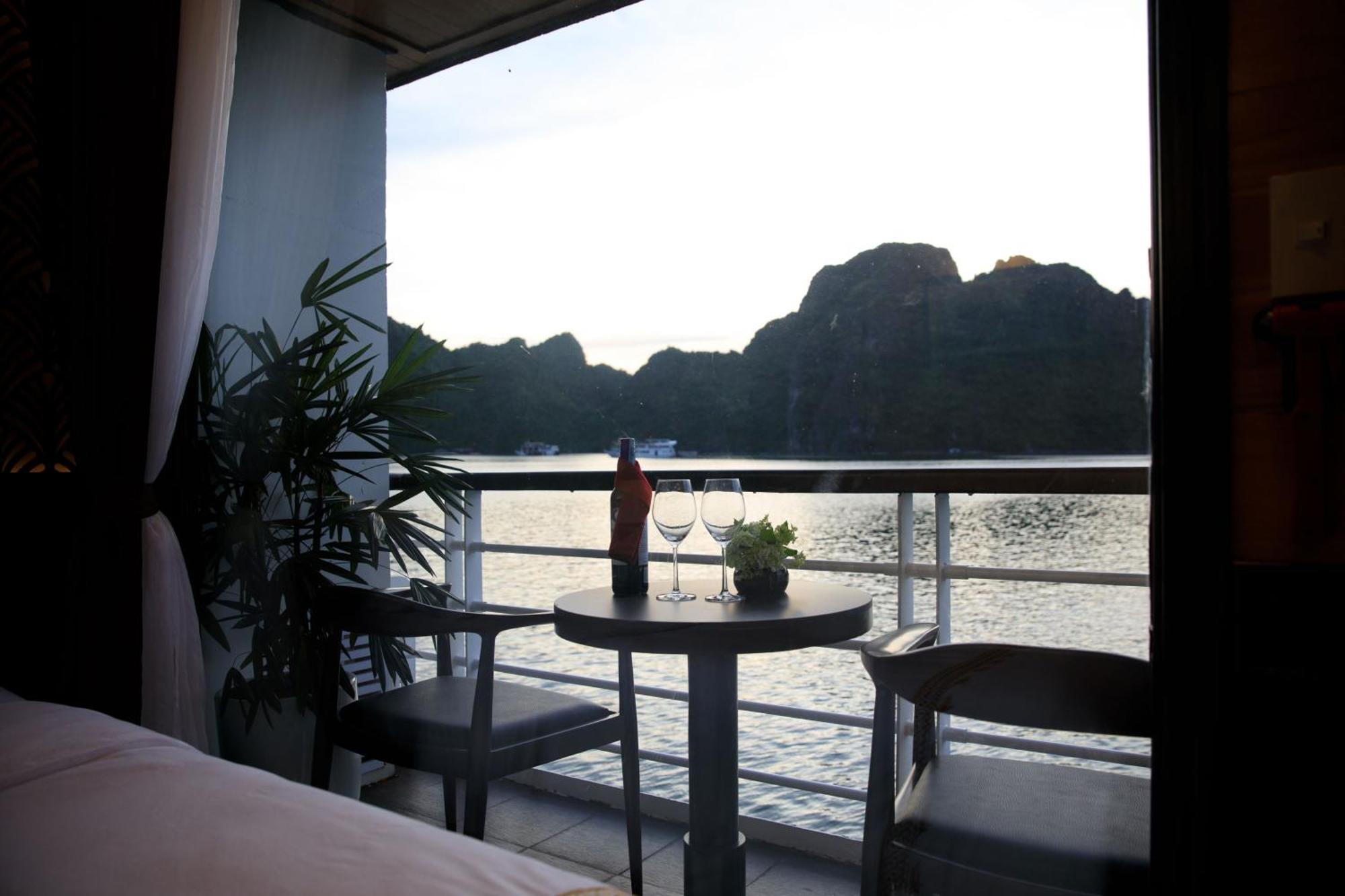 Hotel V'Spirit Cruise Ha Long Exteriér fotografie