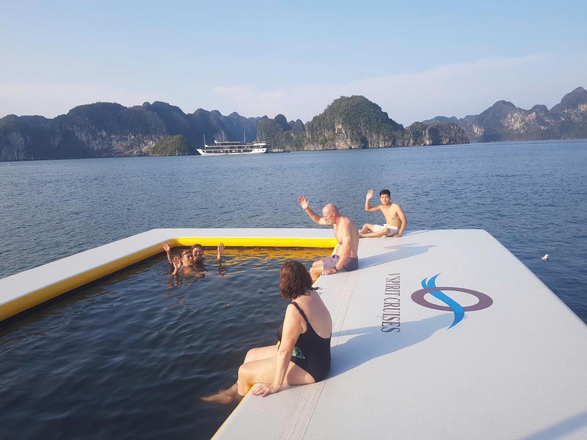 Hotel V'Spirit Cruise Ha Long Exteriér fotografie