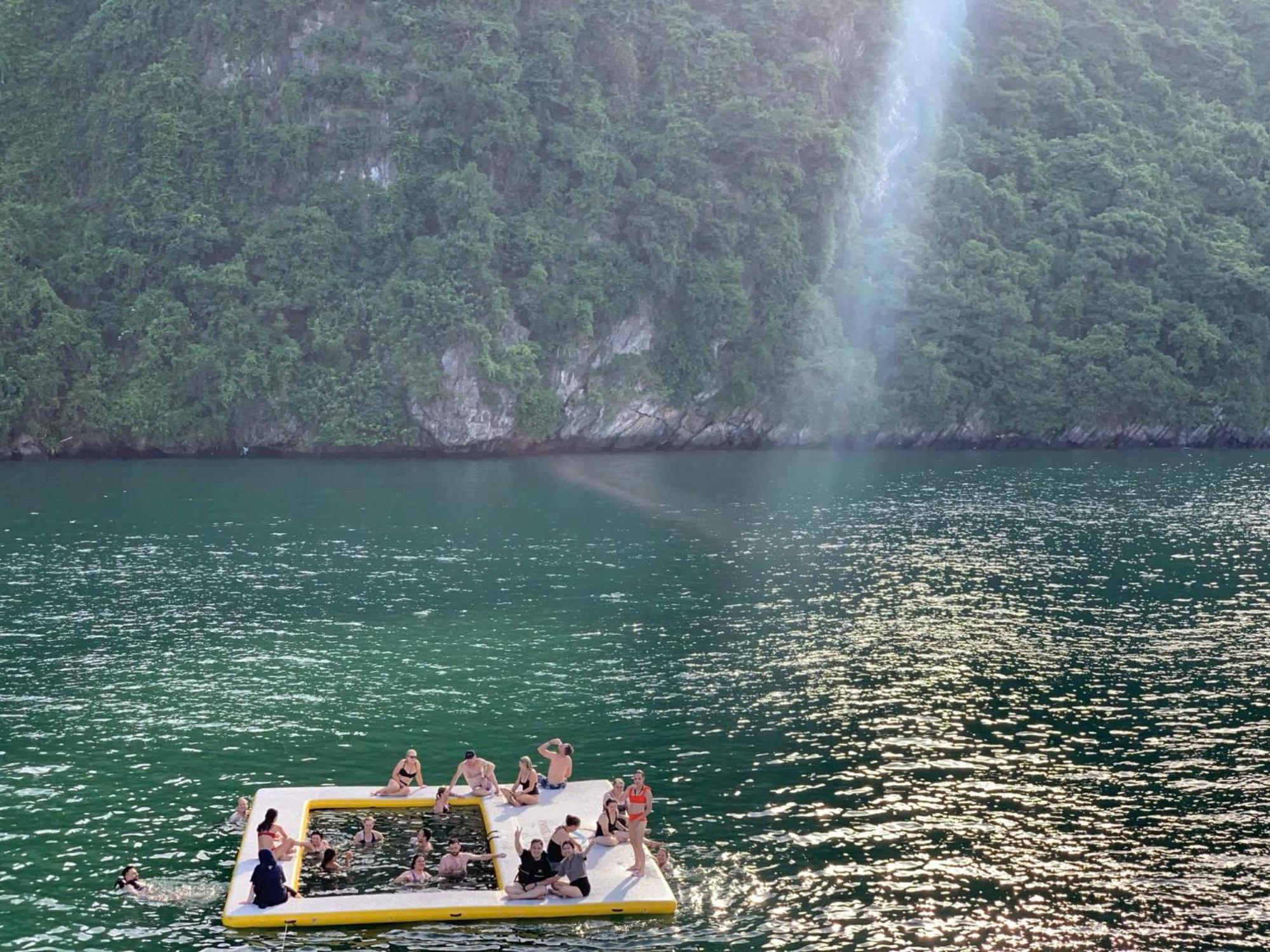 Hotel V'Spirit Cruise Ha Long Exteriér fotografie
